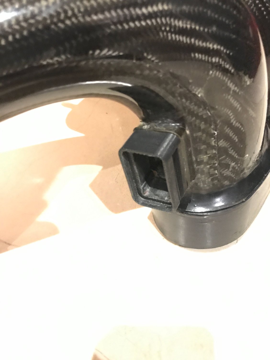 Engine - Intake/Fuel - Mercedes-Benz Naturally Aspirated 6.3L RennTech Carbon Fiber Airbox - Used - 2007 to 2011 Mercedes-Benz CLS63 AMG - 2008 to 2011 Mercedes-Benz C63 AMG - laval, QC h7x3k3, Canada