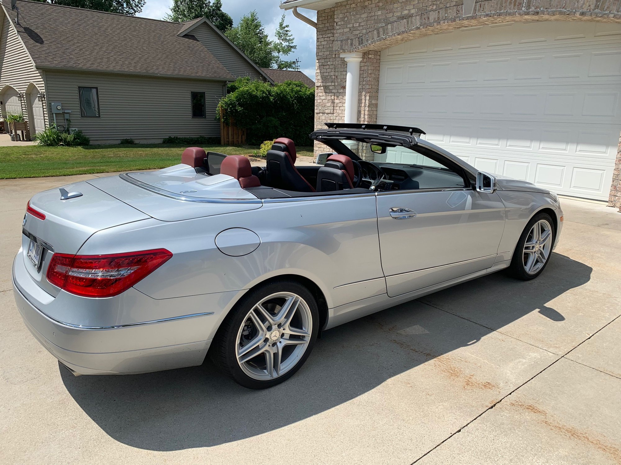 2013 Mercedes-Benz E350 - Cabriolet in Mint Condition - Used - VIN WDDKK5KF1DF193673 - 31,000 Miles - 6 cyl - 2WD - Automatic - Convertible - Silver - Weidman, MI 48893, United States