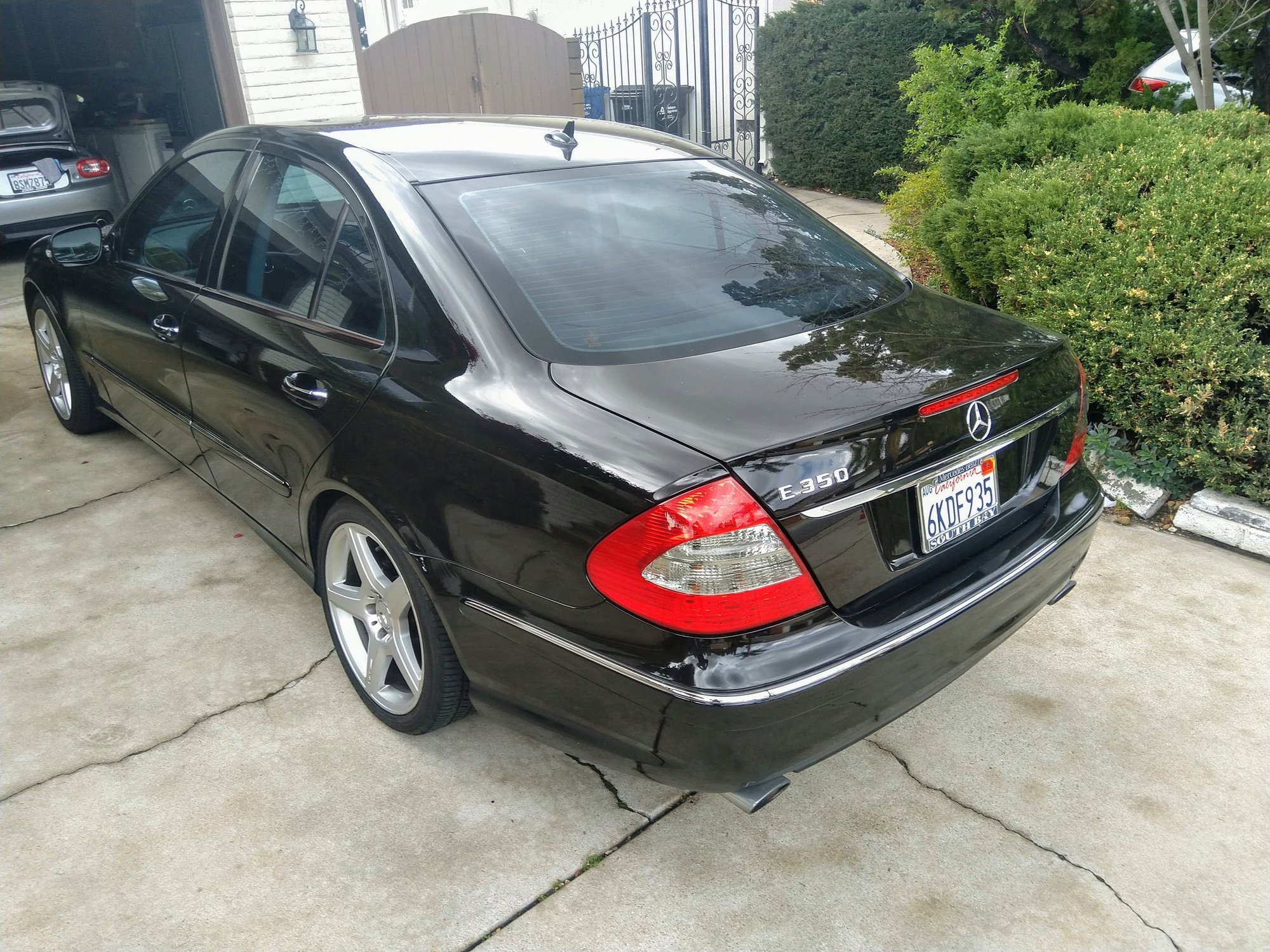 2009 Mercedes-Benz E350 - 2009 E350 (AMG Package, black on black, 123k miles, Los Angeles CA) - Used - VIN WDBUF56X99B408806 - 123,073 Miles - 6 cyl - 2WD - Automatic - Los Angeles, CA 91011, United States