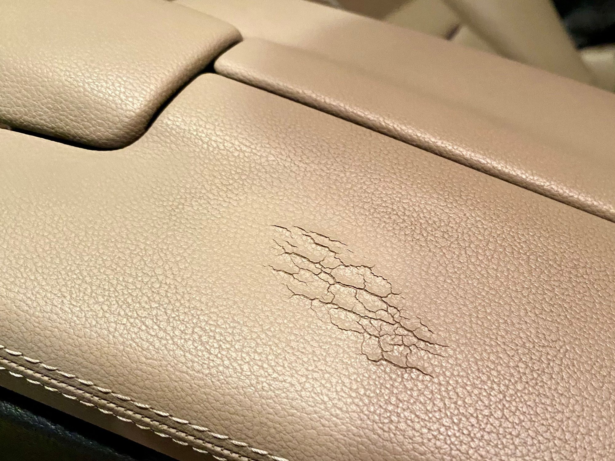 Interior/Upholstery - Wanted: Center console lid/arm rest, beige 2013 E350 Sedan - Used - 2013 Mercedes-Benz E350 - Kansas City, MO 64081, United States