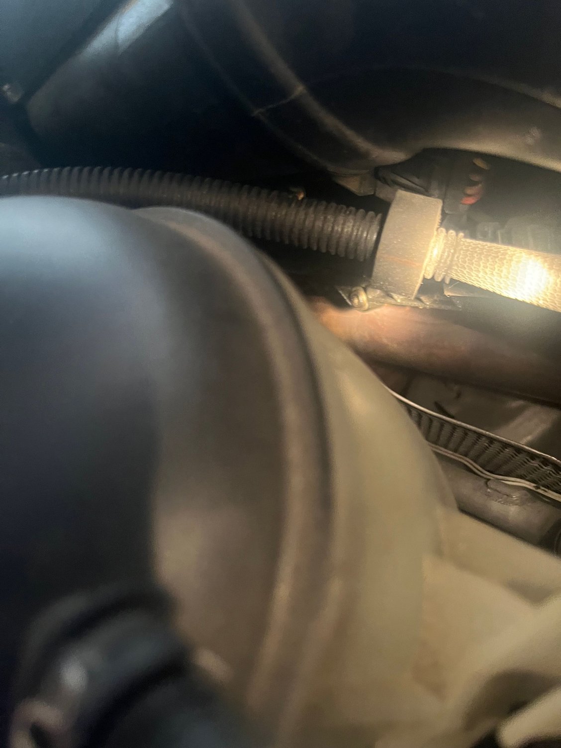 Passenger side valve cover bottom screw with oil residue
