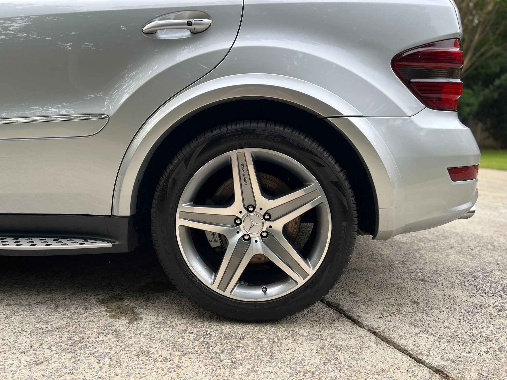 2009 Mercedes-Benz ML63 AMG - 2009 ML63 AMGn w/ 70k miles - Used - VIN 4JGBB77E99A445479 - 70,100 Miles - 8 cyl - AWD - Automatic - SUV - Silver - Birmingham, AL 35226, United States