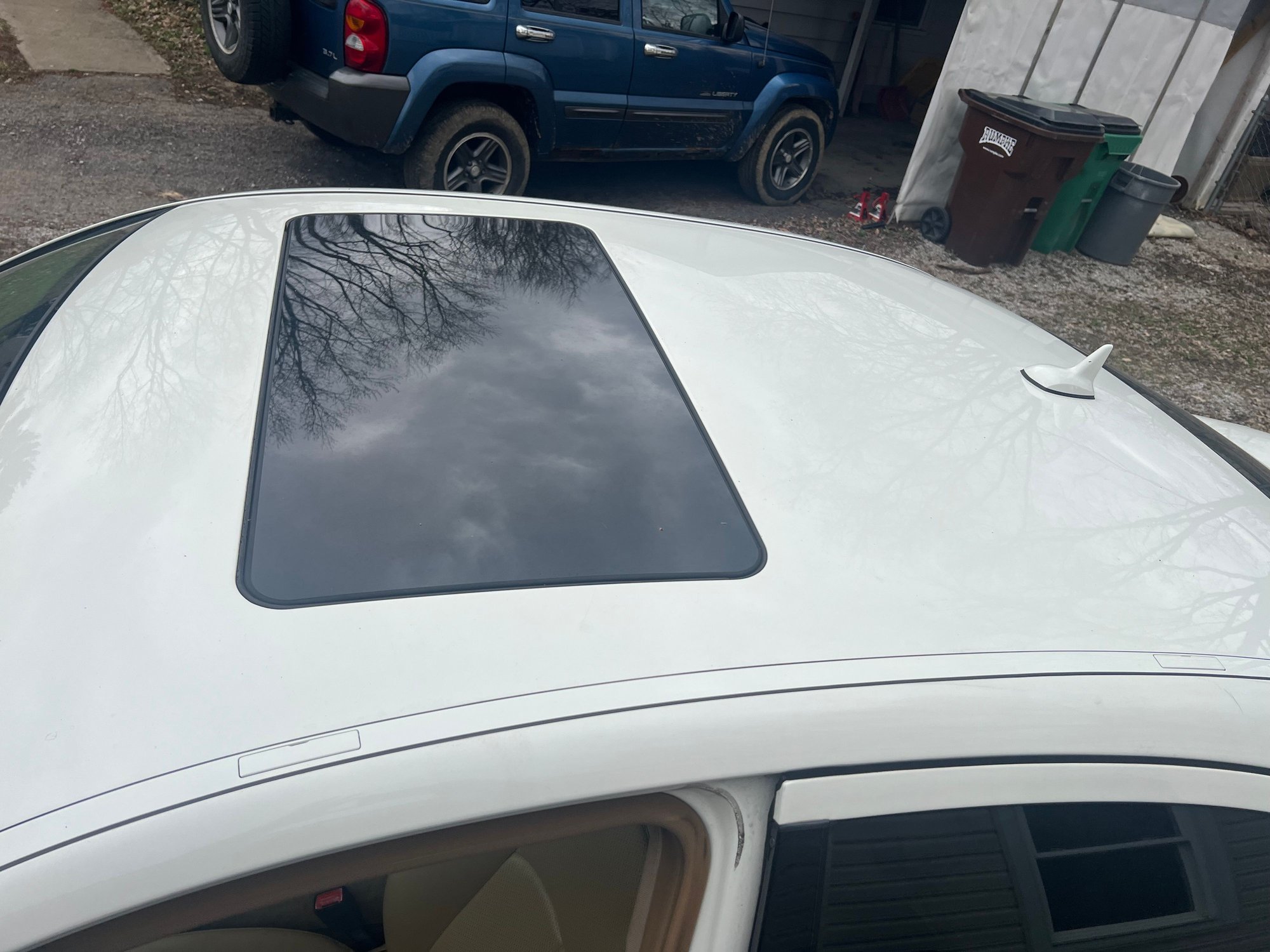 2007 Mercedes-Benz E350 - 2007 E350 Cincinnati, Ohio - Used - VIN WDBUF56X67B117192 - 158,500 Miles - 6 cyl - 2WD - Automatic - Sedan - White - Loveland, OH 45140, United States