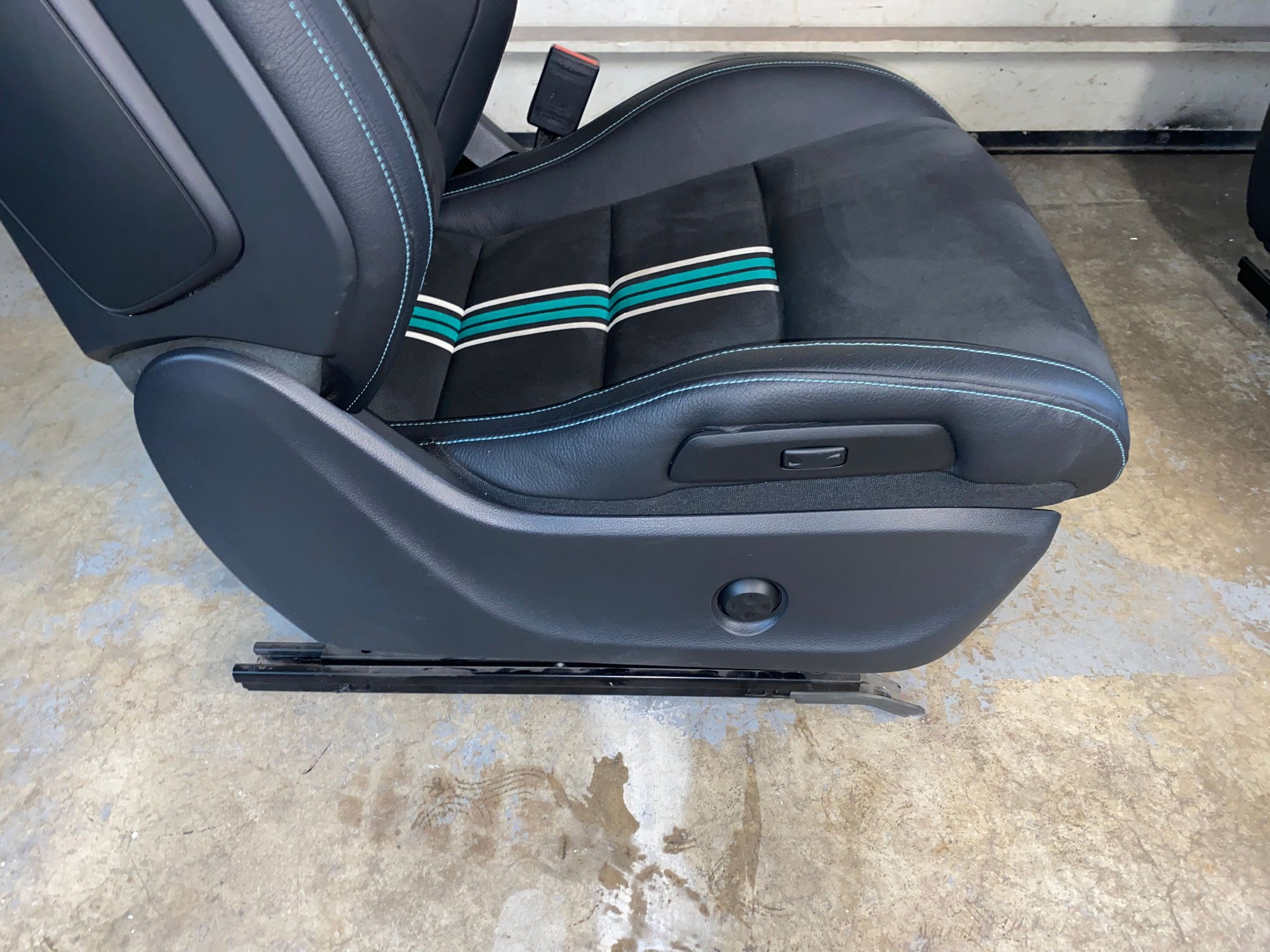 Interior/Upholstery - Mercedes Performance AMG Recaro Sport Edition Set of Front Seats - Used - 0  All Models - Hartford County, CT 06032, United States