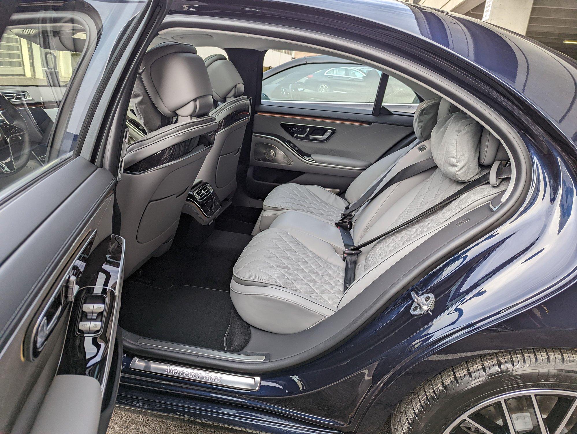 yacht blue interior s580