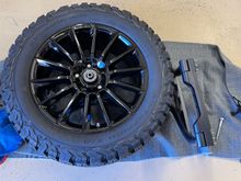 This is how the tire will mount in the tire holder.  