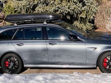 Another one: Thule Aero Blades and Inno Shadow roof box