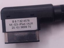 Plugs into port in the roof of the pass side glovebox.