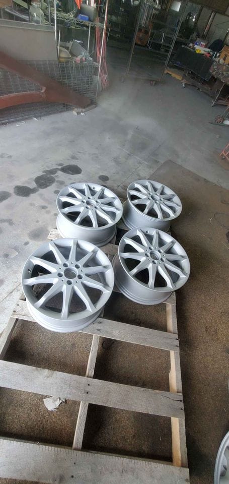 Wheels and Tires/Axles - freshly powder coated r350 rims, hasnt seen rubber yet - Used - 2006 to 2014 Mercedes-Benz R350 - Brattleboro, VT 05301, United States