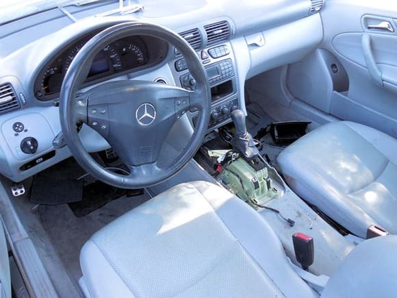 "Pre-face lift" dash board and steering wheel