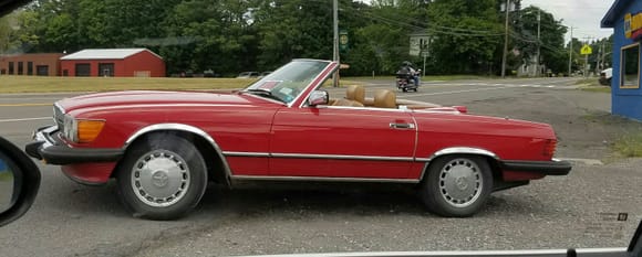 For sale, 1987 mercedes benz 560sl. $15,000. Price is negotiable