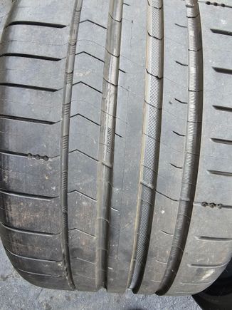 295/30ZR20 Tire