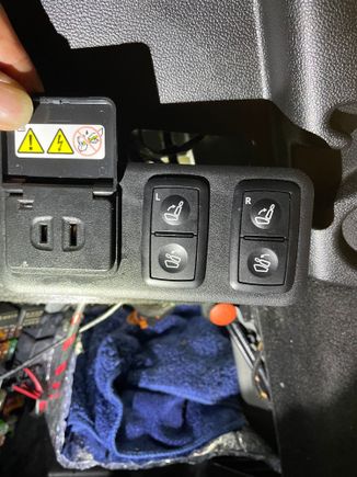 Water leaking from rear door wires hardness down to 120v outlet caused shorted.