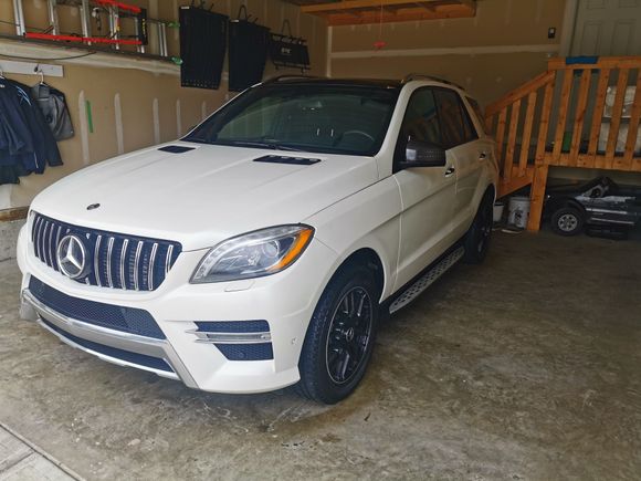 After finished the basic routine services, I gave my car a good wash. Like a good wash. I may screwed up my paint up since I have to use WD40 to remove the tar. Stupid construction