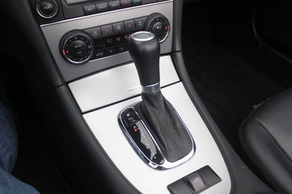 7-speed automatic transmission with manual mode and aluminum paddle shifters