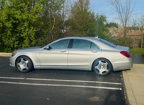 Just swapped out the AMG style original wheels for some 2022 Maybach 19s!