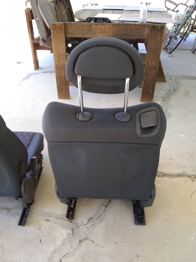 Interior/Upholstery - 2 Front Seats for 2002 to 2005 Mercedes C230 Sport Coupe - Used - 2002 to 2005 Mercedes-Benz C230 - Porter Ranch, CA 91326, United States