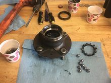 Rebuilding front hubs