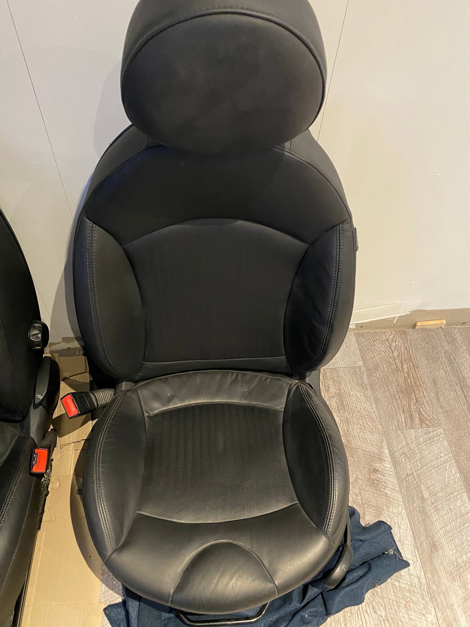 Interior/Upholstery - Leather seating for R55 56 57 58 60 61 - Used - 2007 to 2014 Mini All Models - Campbellville, ON L0P1B0, Canada
