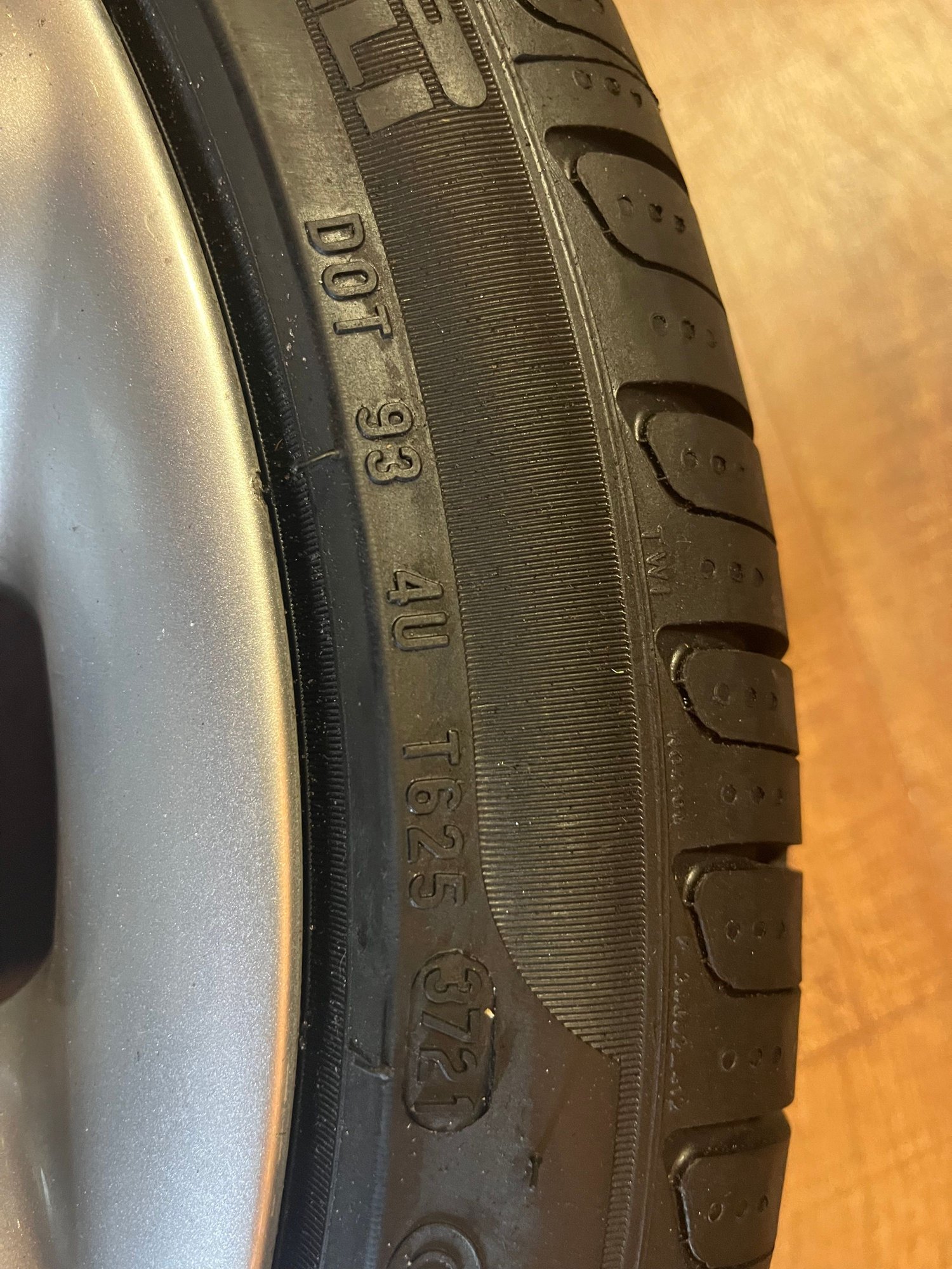 Wheels and Tires/Axles - Wheels, Tires, and Pressure Sensors - Used - 2014 to 2023 Mini F56: Mini Hatch/Hardtop - 2015 to 2023 Mini F55: 5-door Hatch - Metairie, LA 70002, United States