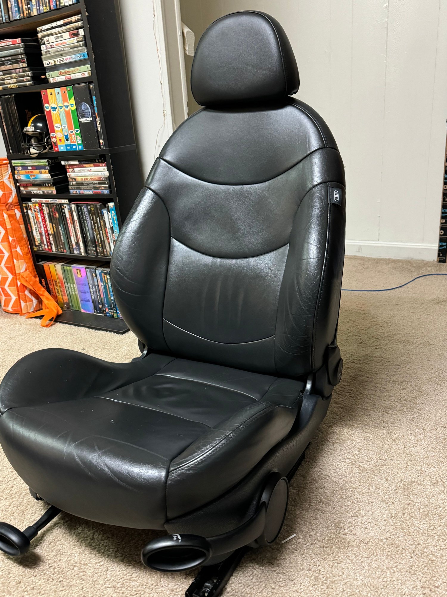 Interior/Upholstery - Gen 1 Black leather driver side seat - Used - 2002 to 2006 Mini R53: "Mk I" Mini Cooper S - 2002 to 2008 Mini R52: "Mk I" Mini Convertible - Cincinnati, OH 45255, United States