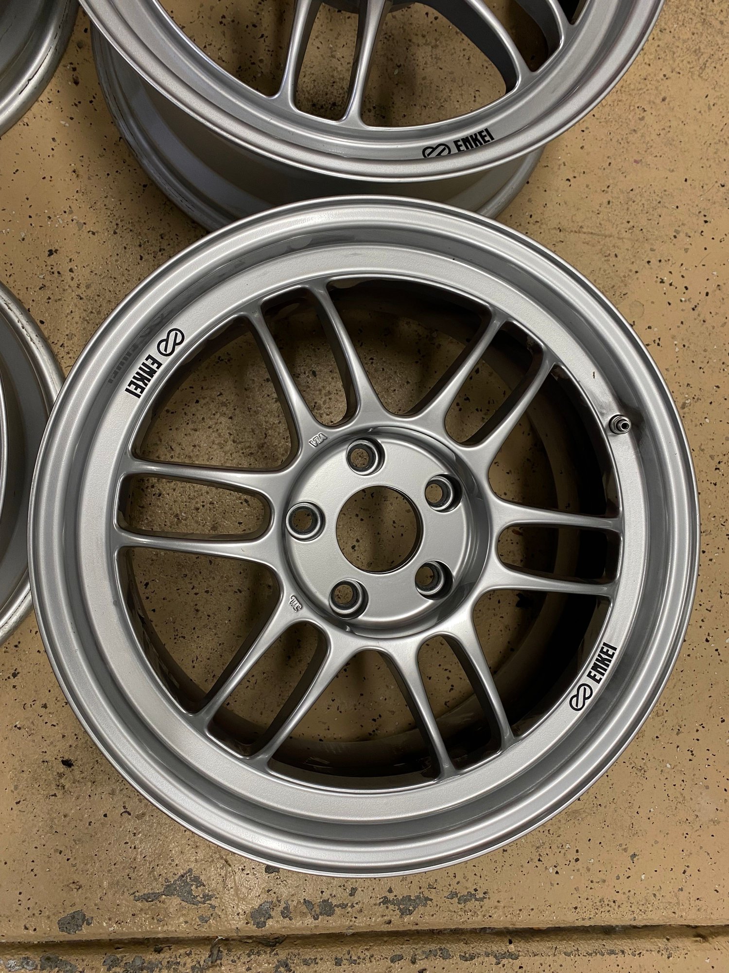 Set of 4 wheels Enkei RPF1 17x8 Bolt pattern 5x112 in new condition