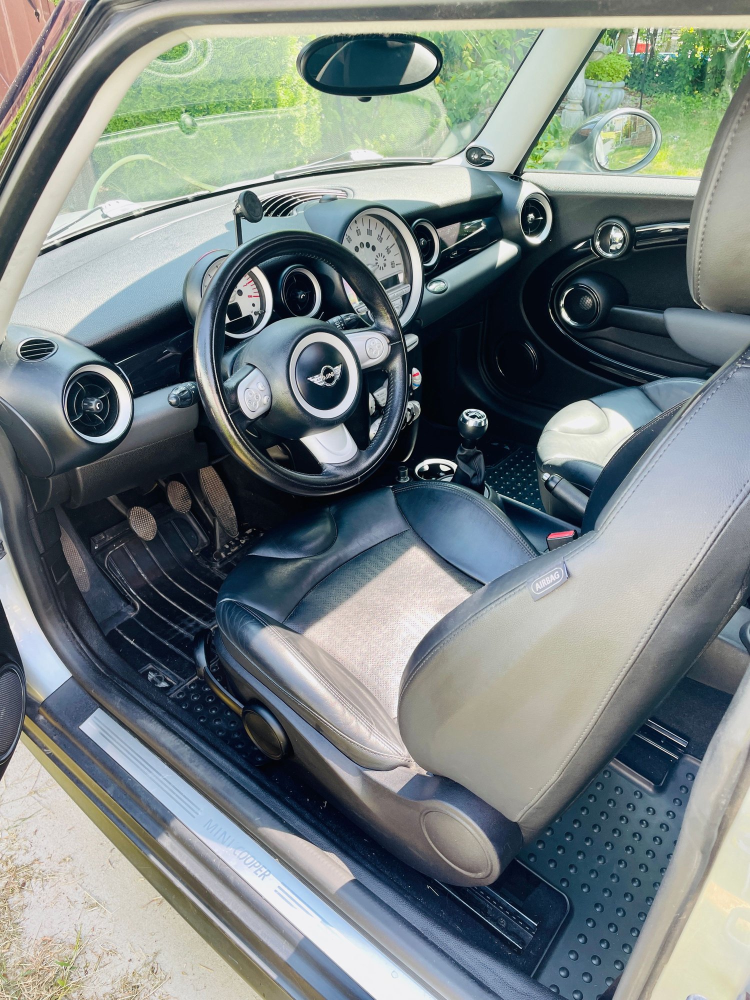 2010 Mini R56: "Mk II" Mini Hatch/Hardtop range - 2010 6-speed R56, Pure Silver Metallic, 68k, loaded - Used - VIN WMWMF3C57ATU78678 - 68,254 Miles - 4 cyl - 2WD - Manual - Hatchback - Silver - New Haven, CT 06513, United States