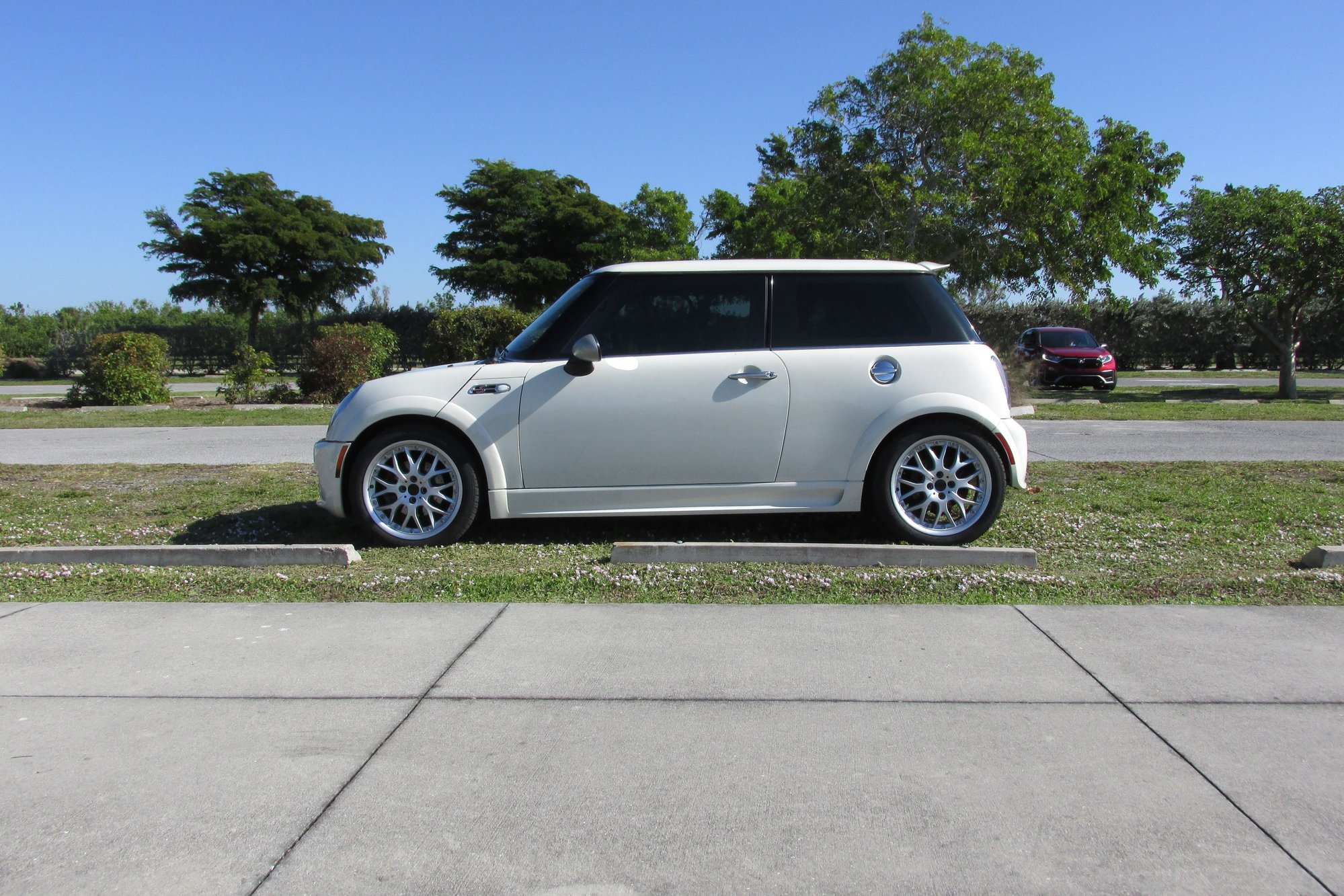 2005 Mini R53: "Mk I" Mini Cooper S - 2005 Mini Cooper S with Aero kit and new paint. - Used - VIN WMWRE33535TL13550 - 117,000 Miles - 4 cyl - 2WD - Manual - Coupe - White - Venice, FL 34285, United States