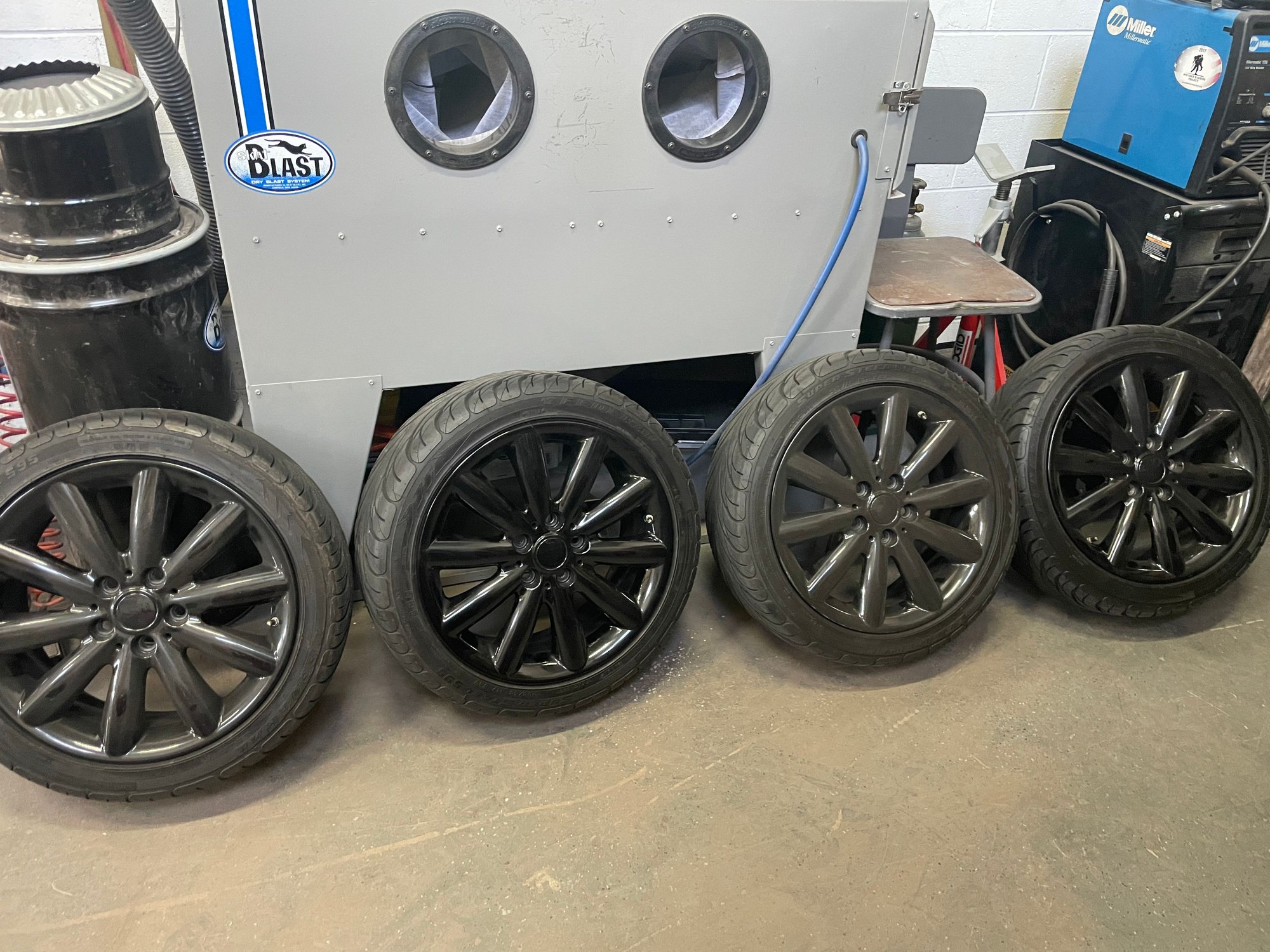 Wheels and Tires/Axles - Gloss Black Cosmos 17” - Used - 2015 to 2023 Mini F56: Mini Hatch/Hardtop - Paramus, NJ 07652, United States