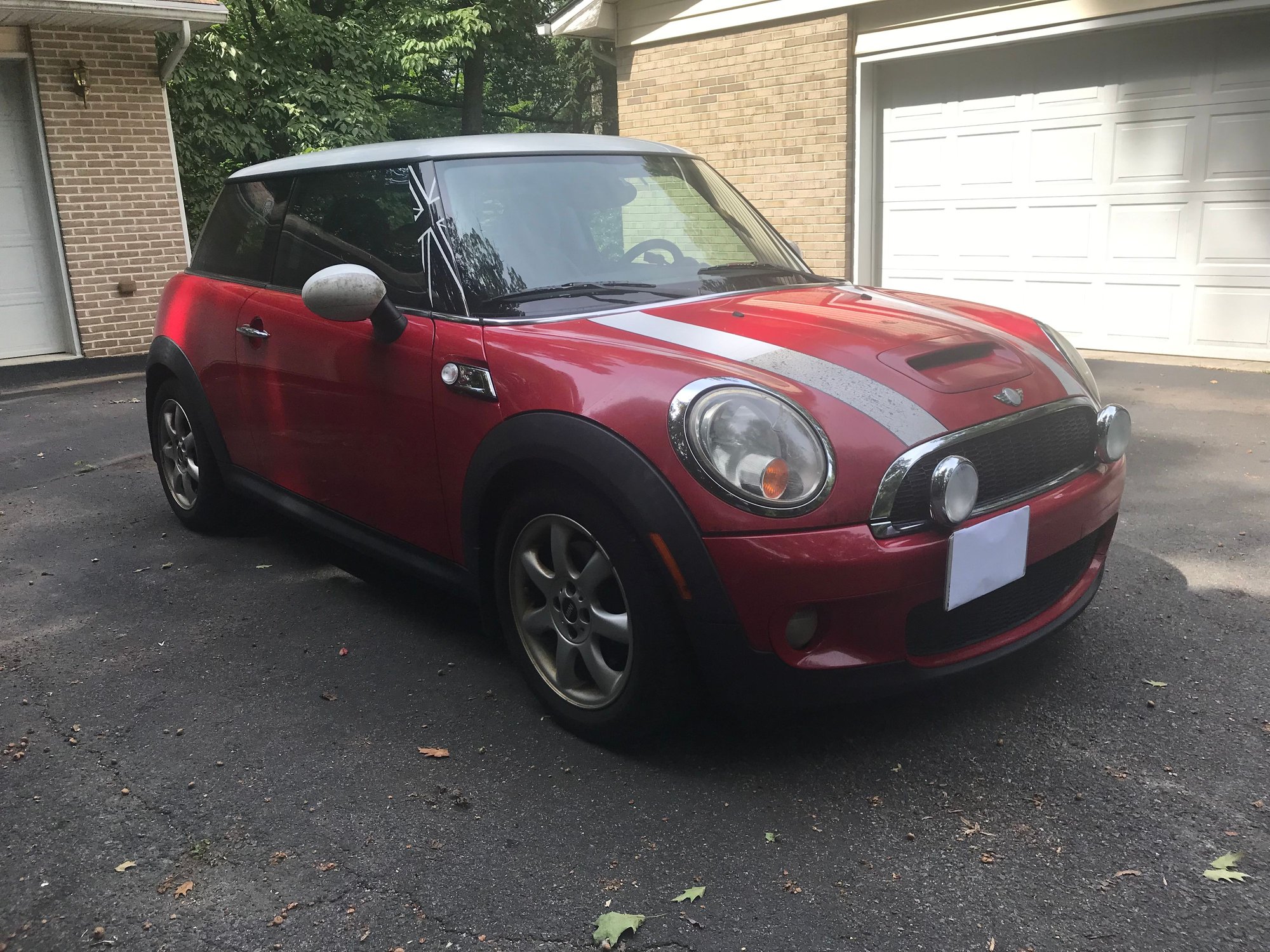 2009 Mini R56: "Mk II" Mini Hatch/Hardtop range - 2009 MINI Cooper S: Looks good, drives well, needs some TLC. - Used - VIN WMWMF73509TT95564 - 150,000 Miles - 4 cyl - 2WD - Manual - Hatchback - Red - Fallston, MD 21047, United States