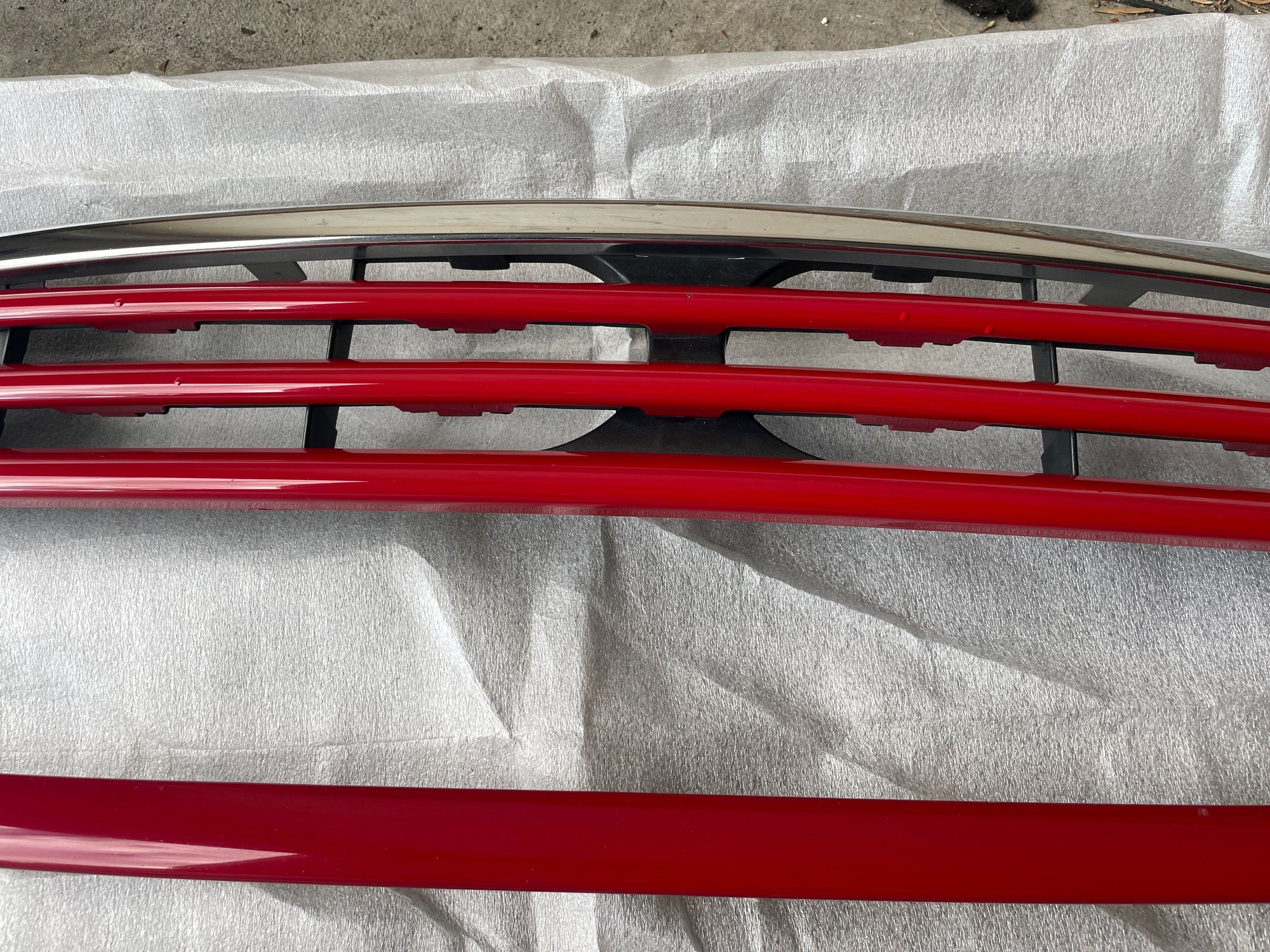Exterior Body Parts - Red grill r53 2002-2008 - Used - 2002 to 2006 Mini R53: "Mk I" Mini Cooper S - Las Vegas, NV 89117, United States