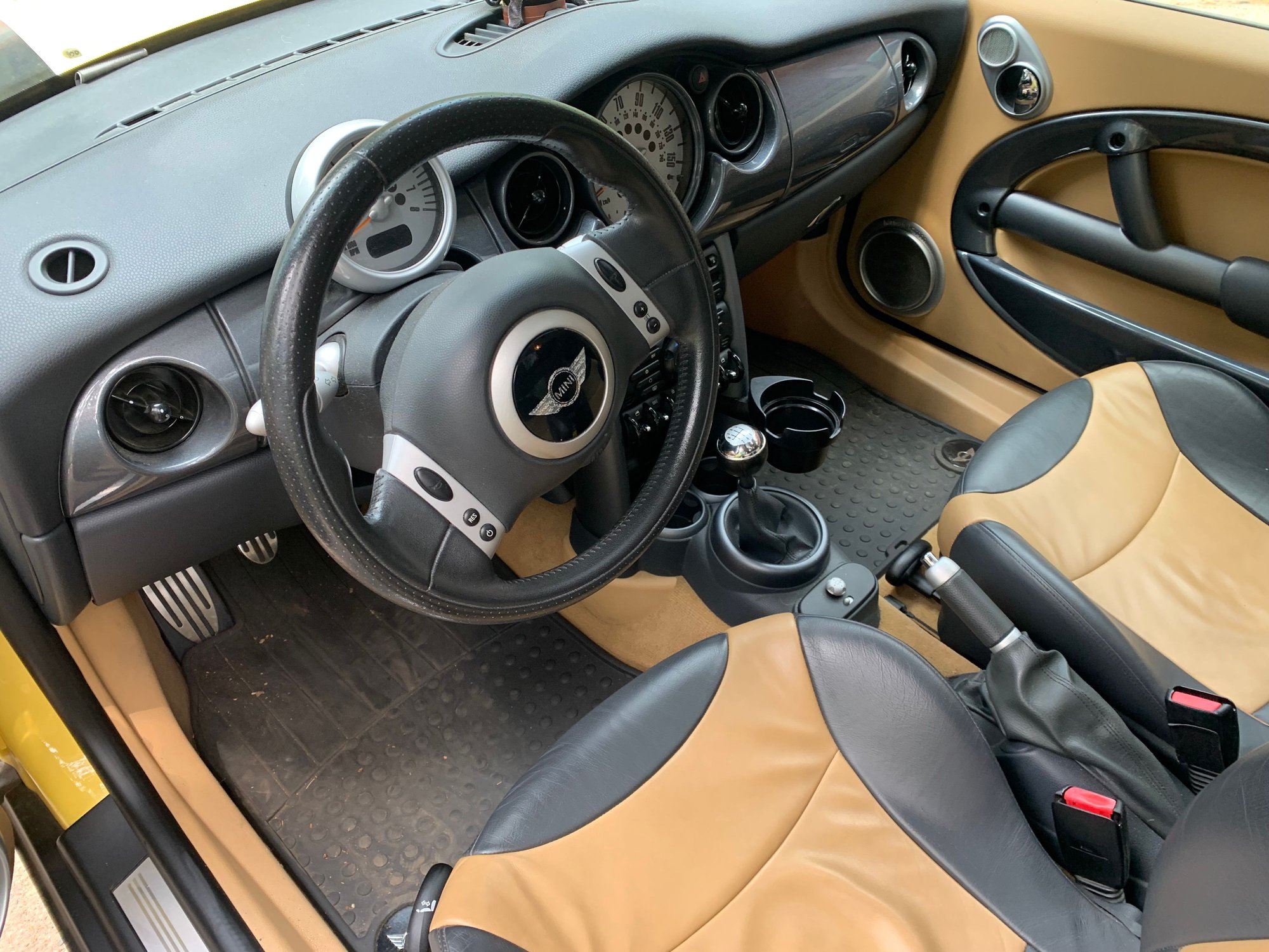 2004 Mini R53: "Mk I" Mini Cooper S - Premo 2004 Mini Cooper S.Coupe, Excelent condition, low miles - Used - VIN WMWRE33424TD8285 - 4 cyl - 2WD - Manual - Coupe - Yellow - Twain Harte, CA 95383, United States