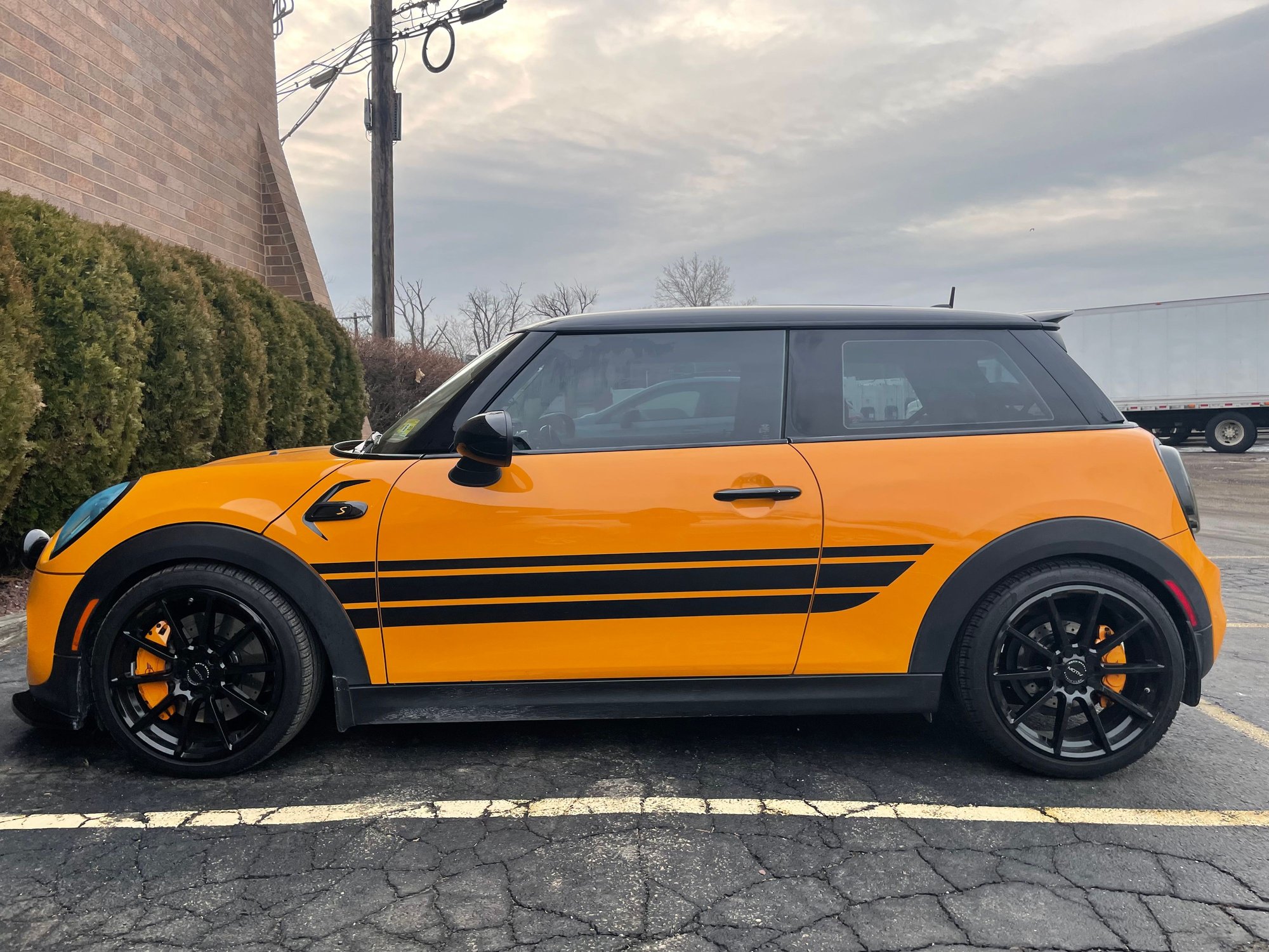Wheels and Tires/Axles - Motiv Elicit 431B 18x7.5 wheels - Used - 2014 to 2024 Mini F56: Mini Hatch/Hardtop - 2014 to 2024 Mini F55: 5-door Hatch - Edison, NJ 08820, United States