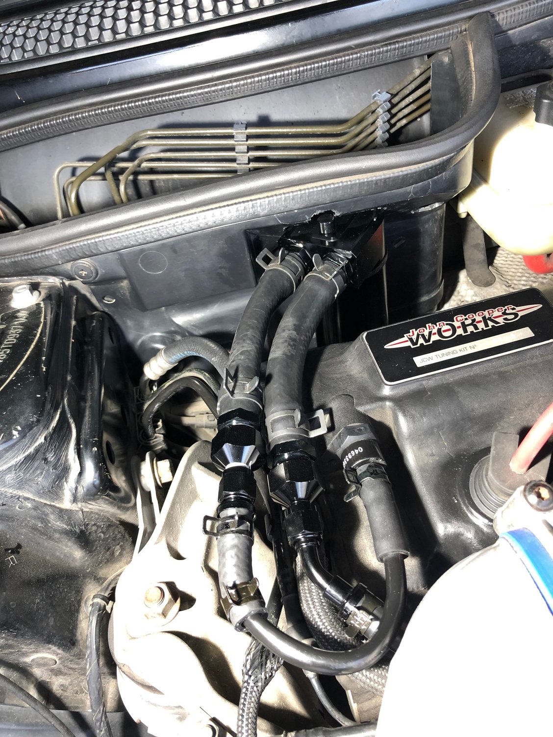 Install complete, the line-in hose empties into the baffles, there is a copper scrub pad sitting inside as well. 