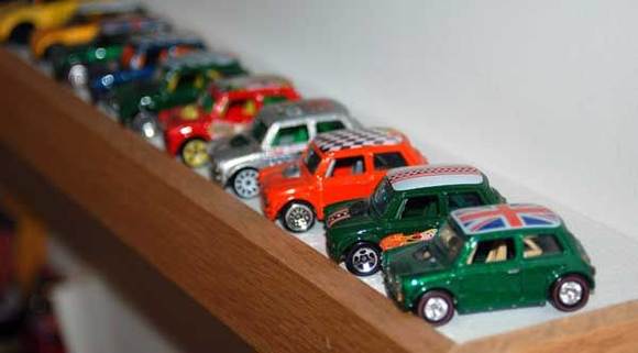 web hotwheel shelf