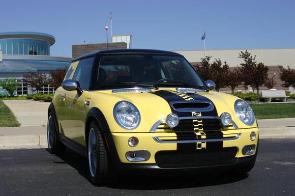 9276Mini Cooper at School front view