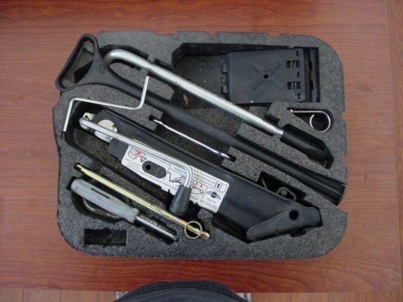 Jack and Tool Kit assy