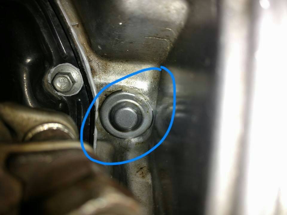 whats this from the gearbox ? (oil leak from there) North American