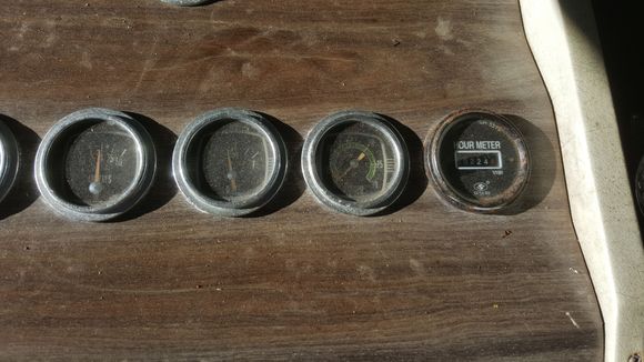 Hour meter on right. Looks original. 224 Hrs.