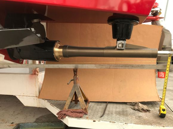Two angles of the running surface is shown here
One is shown with the string which exstends forward
To the first running step about 15 feet then runs aft
And just touches the keel.
Second is a straight edge alum angle iron running against the last 4 feet of running surface
This is max up trim.