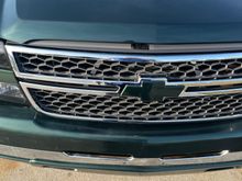 This is oem hood 2500hd but grille doesn’t match what grille do I need this grill is for a 2500hd but the gap is my issue