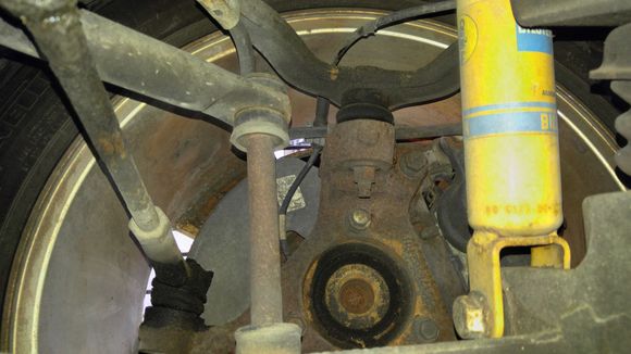 2005 GMC Sierra 1500 VHO 6.0L, I think this is the right front wheel