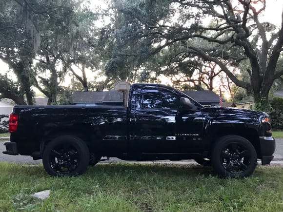 Traction bars blend right in. Install was pretty straight forward. Nice unit from Speed Engineering. I plan on getting their driveshaft loop in the future. 

Shooting for tnt if it doesn’t rain. It’s almost daily currently in Tampa. Has anyone done better then a 1.9 60ft with a pretty much stock truck and converter? 