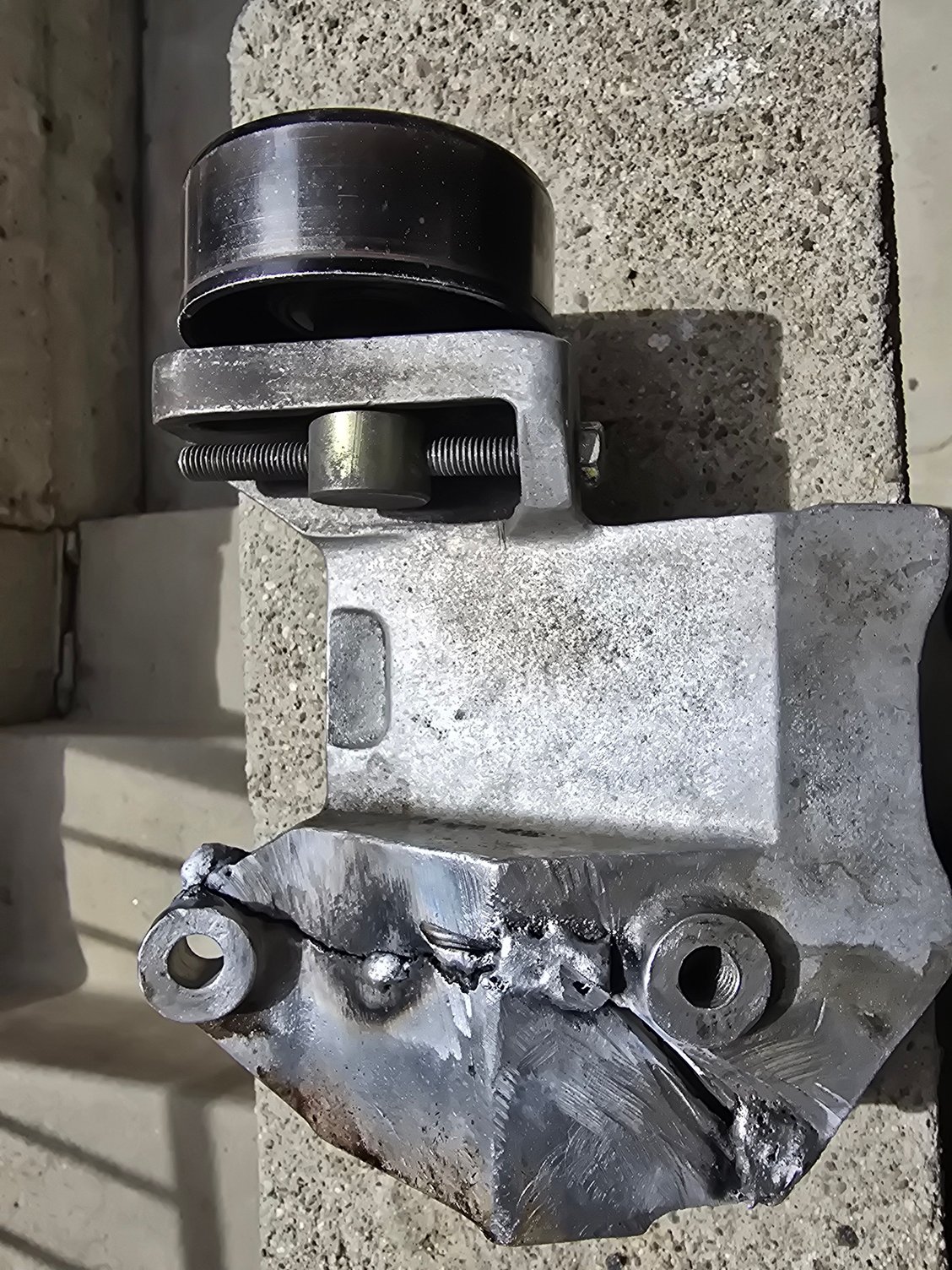1991 2.3l air conditioning compressor bracket 