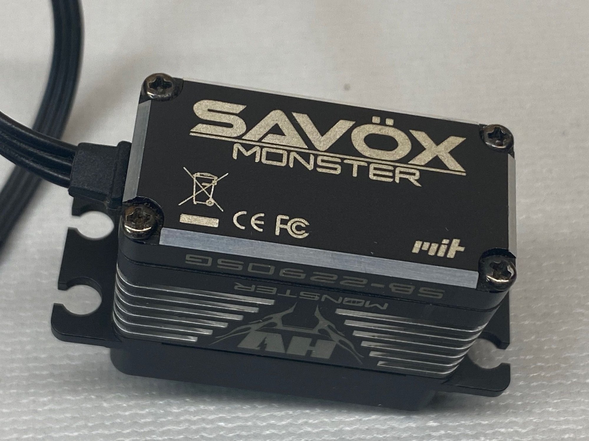 Savox SB-2290SG Black Edition Monster Torque Brushless Steel Gear Servo ...