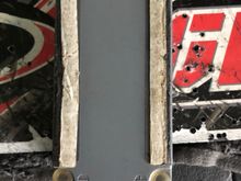 The “notches” are double sided tape on the bottom. 