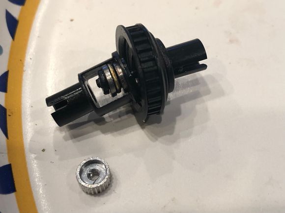 So yeah, found out had to assemble second diff. Figured after the first one should be better. Nope. Insert from diff nut pulls free. And now stuck. 