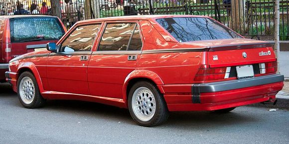 800px 1987 AR Milano QV 3.0, vb