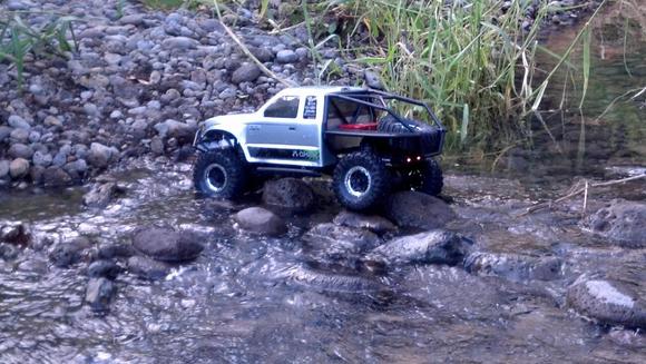 Fininally had time to run my scx10 in the stream in my valley