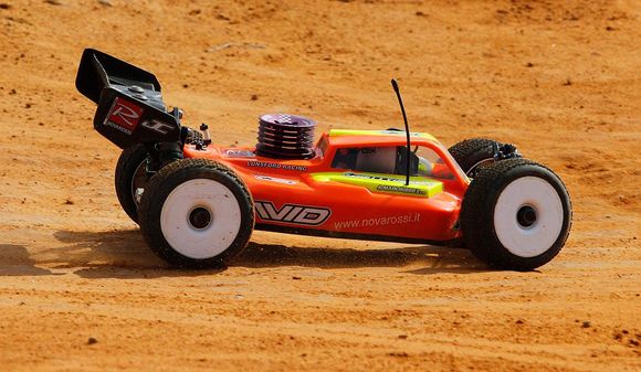 Action shots of my Losi with new Bitty body!